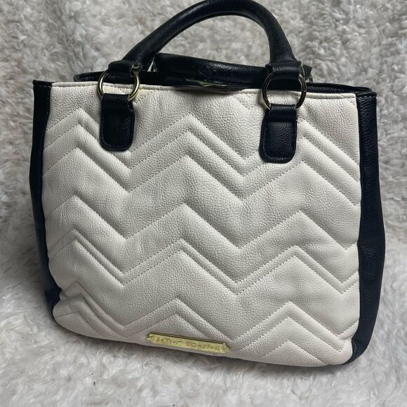 Betsey Johnson off white & Black quilted faux leather satchel with bow accent - Picture 2 of 14